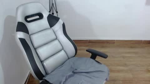 Isa online show from March 31, 9:04 pm