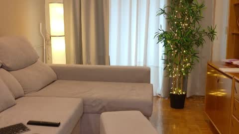 isabellauribe online show from May 7, 1:51 pm