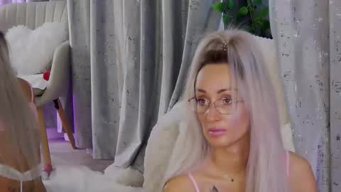 IsabelleEthan online show from February 20, 6:26 am