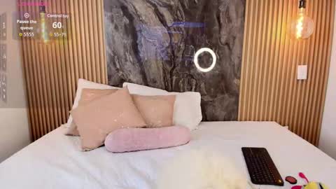 ISADORA online show from October 13, 2:30 pm