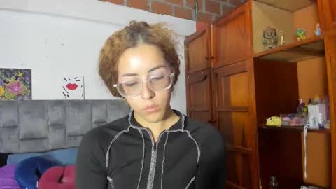 Isabela  online show from September 23, 7:13 am