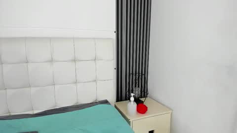 Isis Noir online show from November 21, 5:22 pm