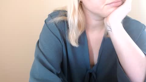 Isla online show from July 15, 10:53 am