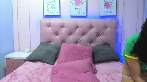 Issa  online show from October 19, 4:50 am