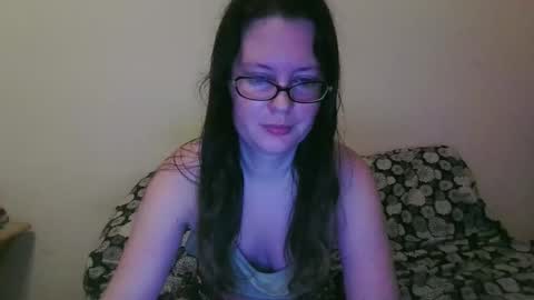 issamayy333 online show from June 3, 6:05 am