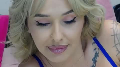 IssaSmyth online show from November 29, 9:17 am