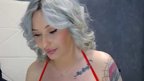 IssaSmyth online show from April 22, 7:37 am