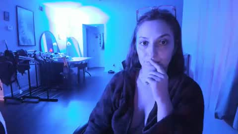 Snapshot of italiana25 chatting on October 25, 6:13 am Bella Bloom online show from October 25, 6:13 am