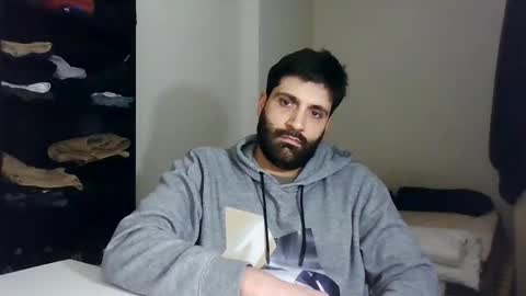 italianboybcn online show from January 21, 6:34 pm