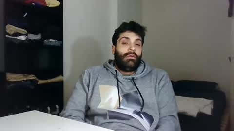 italianboybcn online show from January 25, 6:57 pm