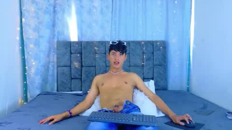 ithan_kingtwin online show from May 10, 7:42 pm