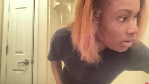 Snapshot of its5iveam chatting on October 15, 1:20 am 5ive AM online show from October 15, 1:20 am