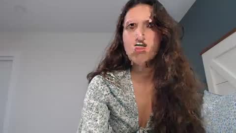 itsbeccalove online show from June 13, 2:33 am