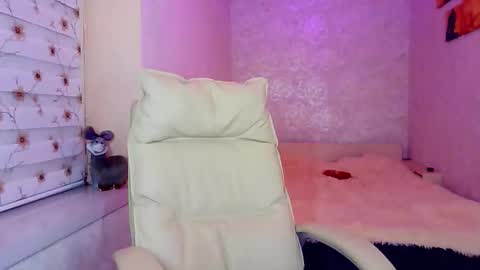 itslunaday online show from November 6, 4:43 pm