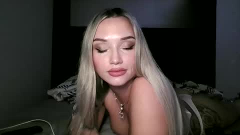 Makinzie Hope online show from March 6, 5:06 am