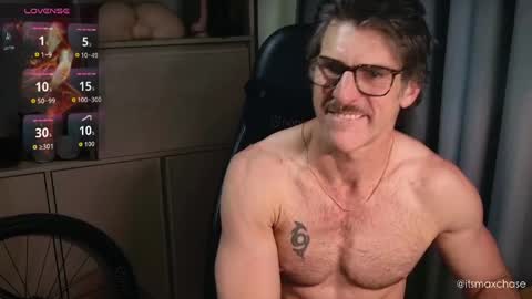 itsmaxchase online show from April 11, 1:37 pm