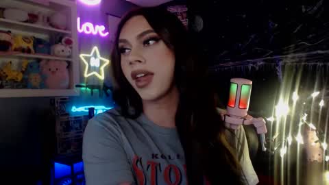 Snapshot of itsnickibabyy chatting on January 5, 12:31 am Nicki Foxx online show from January 5, 12:31 am