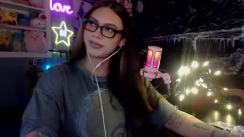 Snapshot of itsnickibabyy chatting on January 17, 6:33 pm Nicki Foxx online show from January 17, 6:33 pm