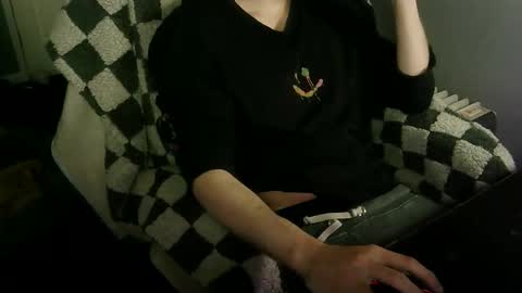 Snapshot of itsnotliam834 chatting on October 19, 2:05 am itsnotliam834 online show from October 19, 2:05 am