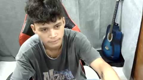 itzme_john online show from May 5, 2:07 am