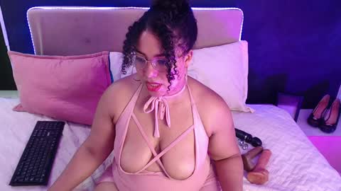 Ivannee  online show from February 5, 11:39 pm