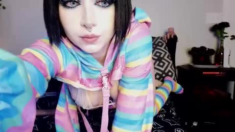 Ivey and James online show from January 17, 11:13 pm