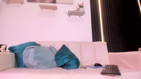 Ivon online show from November 29, 1:41 pm