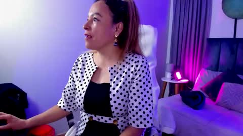 Ivonne online show from February 12, 1:04 pm