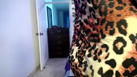 Snapshot of ivonne__hot chatting on October 2, 9:57 pm ivonne__hot online show from October 2, 9:57 pm