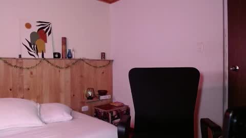 ivonne_collins33 online show from February 3, 12:51 am