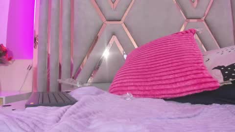 ivonne_valencia online show from May 22, 5:09 pm