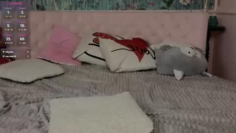 ivorywood_ online show from July 17, 3:47 pm