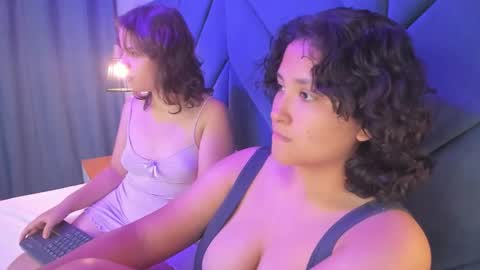 Ivy and Molly online show from November 1, 8:52 pm