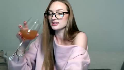 ivygrave online show from January 18, 3:15 am