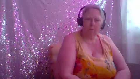 ivyjane3522 online show from April 30, 10:47 pm