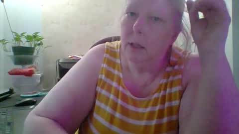 ivyjane3522 online show from May 22, 7:31 pm
