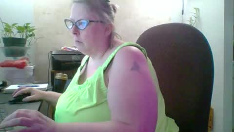 ivyjane3522 online show from May 25, 7:31 pm