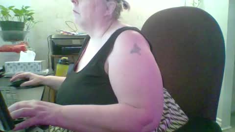 ivyjane3522 online show from May 26, 8:04 pm