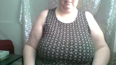 ivyjane3522 online show from May 17, 2:37 pm