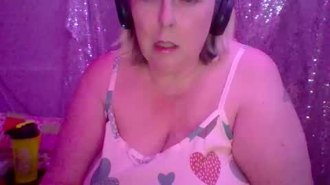 ivyjane3522 online show from May 24, 4:09 am