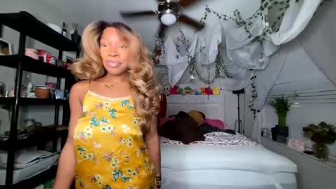 iwantyami online show from December 19, 12:28 am