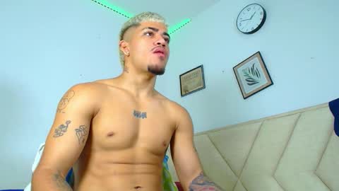 izaack online show from November 1, 3:11 pm