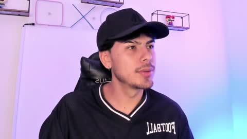 izack_01 online show from April 15, 5:16 pm