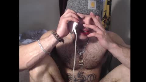 Snapshot of izak144 chatting on February 18, 9:31 pm izak144 online show from February 18, 9:31 pm