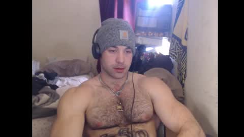 Snapshot of izak144 chatting on February 10, 10:19 pm izak144 online show from February 10, 10:19 pm