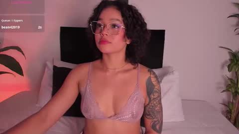 Snapshot of izzy_vega chatting on September 14, 2:58 am Izzy vega  online show from September 14, 2:58 am