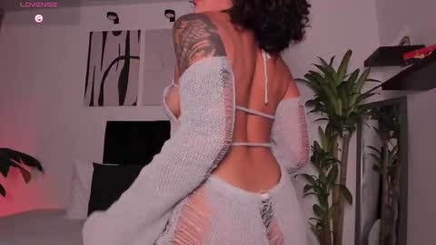 Snapshot of izzy_vega chatting on October 5, 11:12 pm Izzy vega  online show from October 5, 11:12 pm