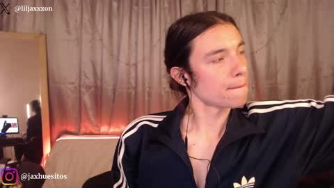 Hey im Jaxxxon check my info     online show from June 6, 12:11 pm
