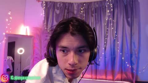 Hey im Jaxxxon check my info     online show from September 21, 9:24 am