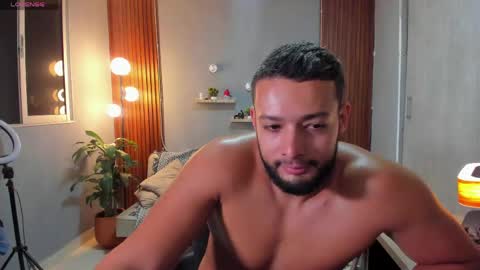 Calix  Independient model Insta and twt Calixsnake online show from May 3, 2:06 am